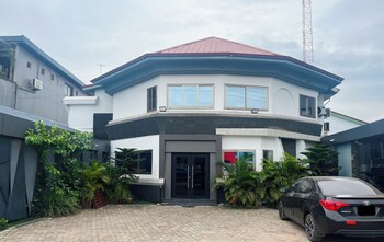 Sky Suites East Legon,,4 star