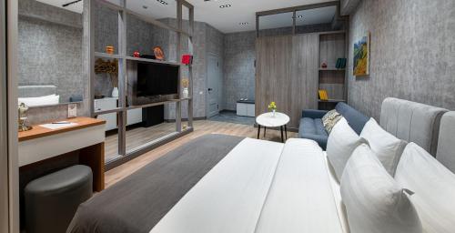 city deluxe apartments