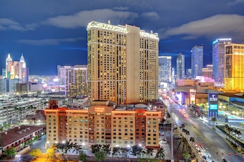 strip view premier king mgm signature
