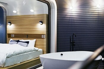 space key point riviera zushi marina