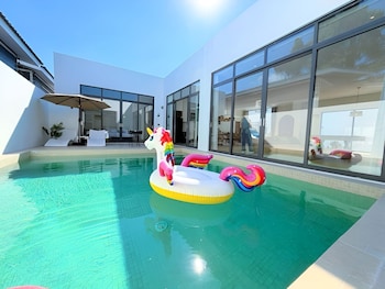 quint pool villas