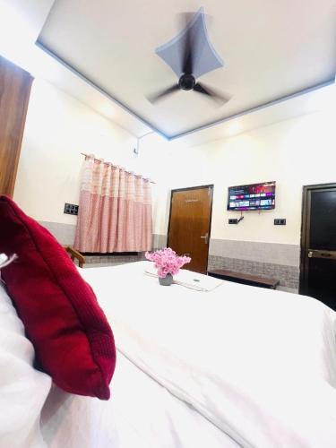 Gitanshi Palace,,2 star