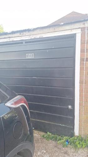 cosy 2 bed maisonette with private garage in wembley