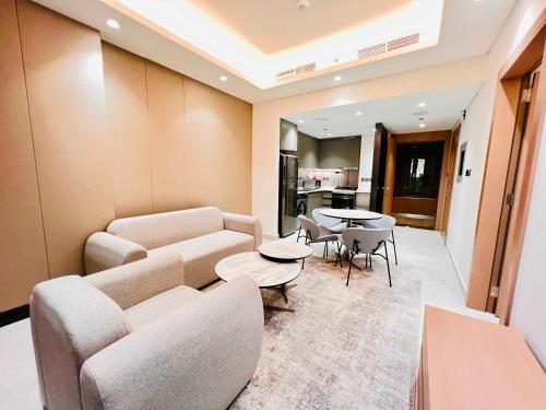 luxury living at cloud tower jvt with