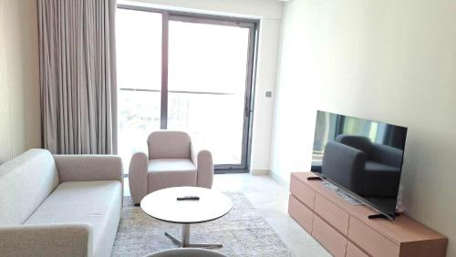 luxury living at cloud tower jvt with