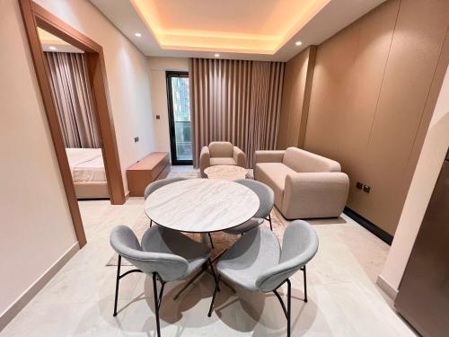 luxury living at cloud tower jvt with