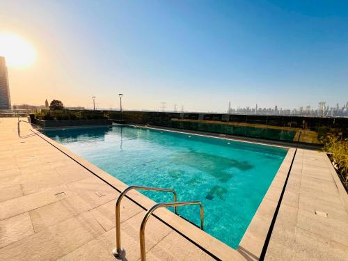 luxury living at cloud tower jvt with