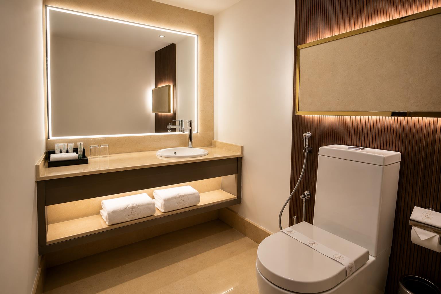 luxury night hotel al yasmin