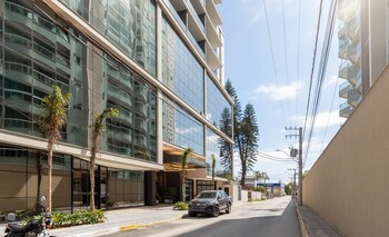 your exclusive stay just steps from the sea in meia praia ffs ii