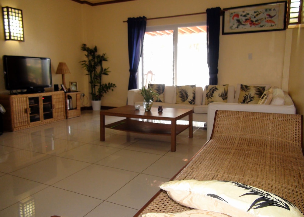 squares cafe and apartments