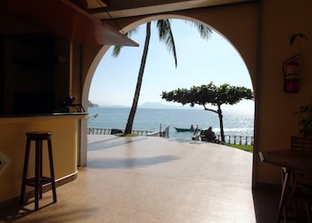 squares cafe and apartments