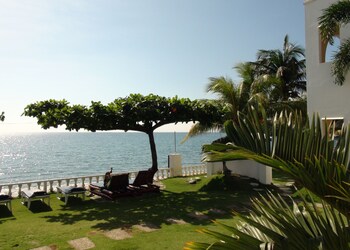 Squares Cafe And Apartments,Mindoro>>Maricaban Island,3 star