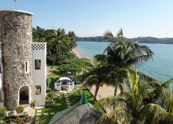 Squares Cafe And Apartments,Mindoro>>Maricaban Island,3 star