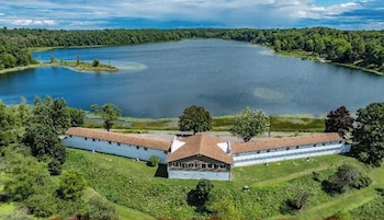 fox lakeview lodge