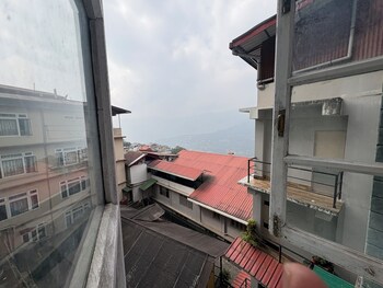 hotel snow view gangtok