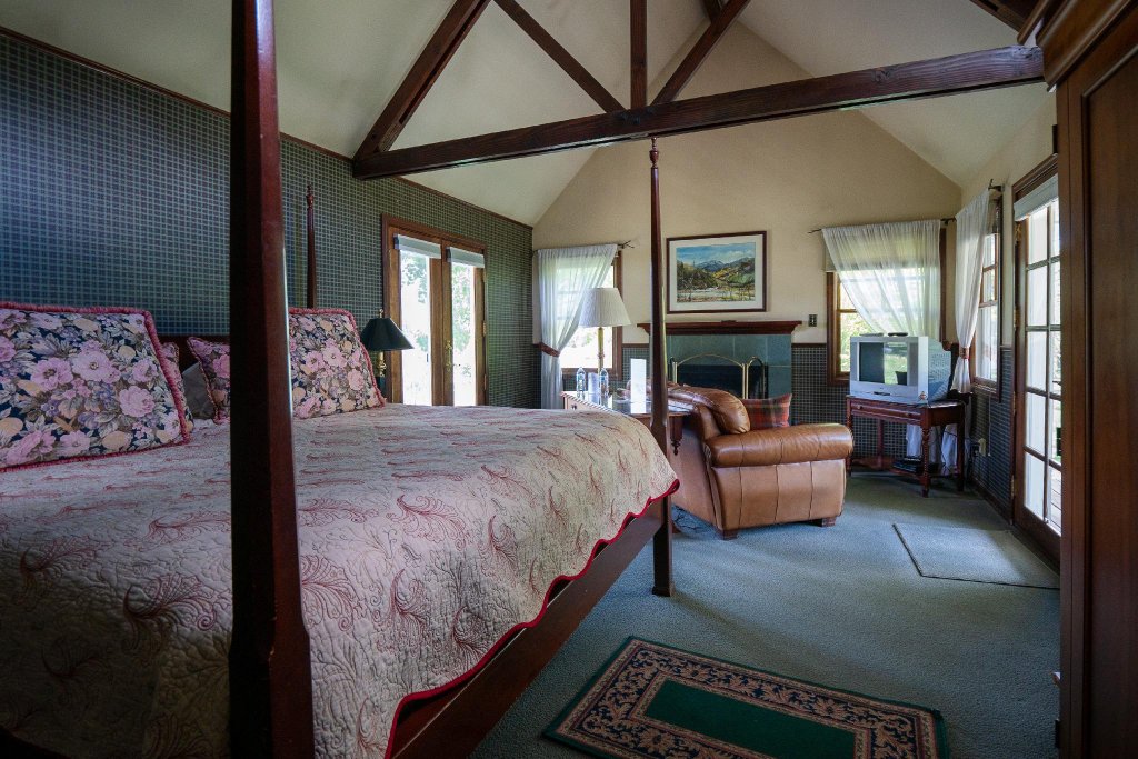 Apple Orchard Inn,Near Dalton Ranch Golf Club,4 star