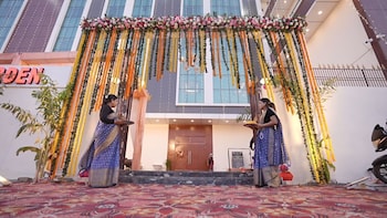 Hotel Gupta Garden,,3 star
