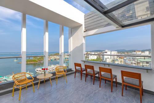 hong tuyet marina hotel