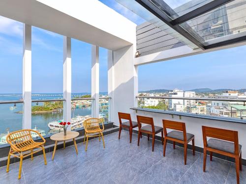 hong tuyet marina hotel