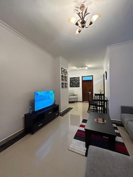 Golden Leaf Apartment,,4 star