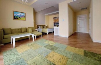 Ilk Inn Hotel,,4 star