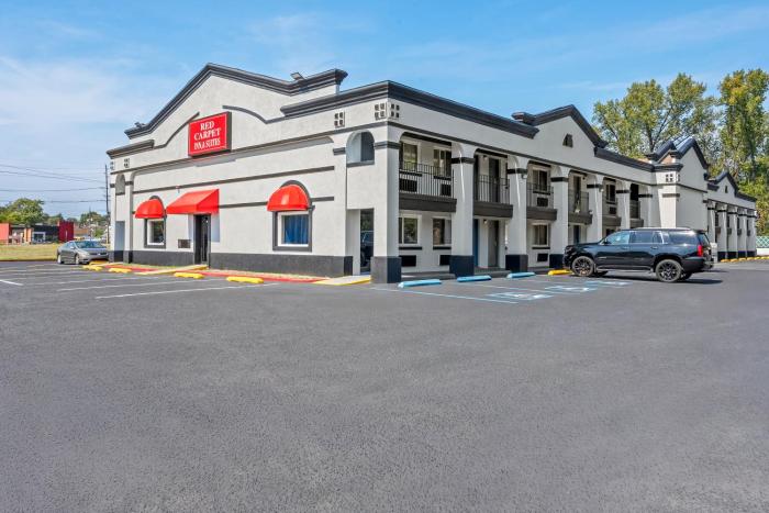red carpet inn and suites