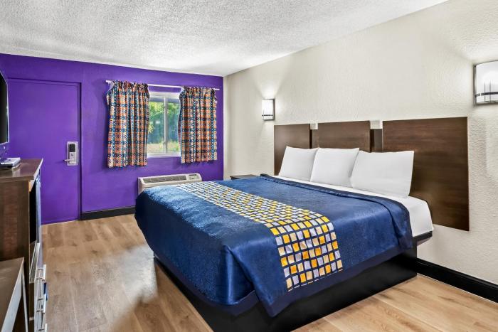 red carpet inn and suites