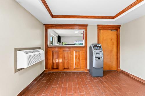 red carpet inn and suites