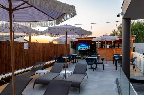 aeris sol ksamil free parking pool