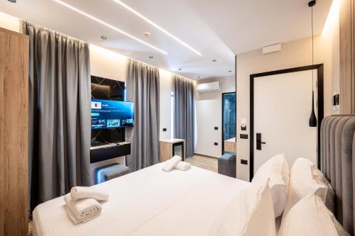 aeris sol ksamil free parking pool