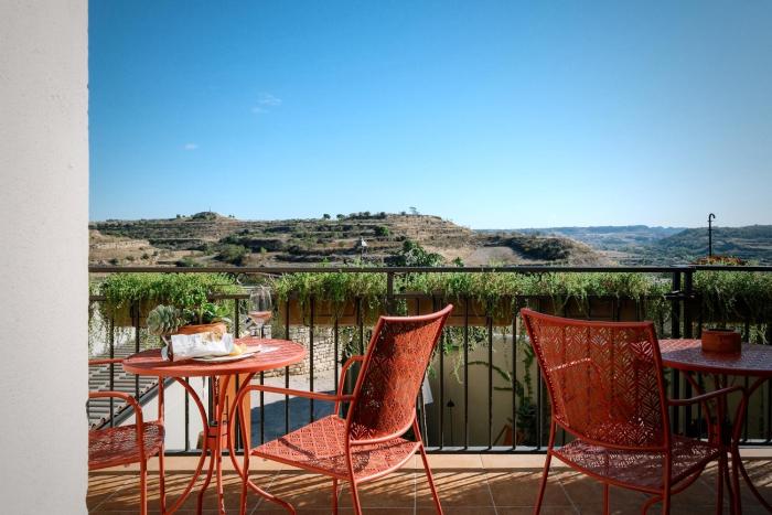 hotel boutique calagneta art i vi