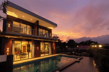 Brick And Beam,,2 star