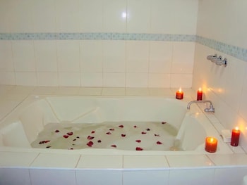 Hotel Madrigal,,3 star