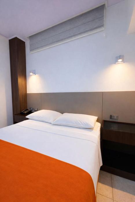 hotel madrigal