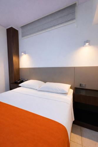 hotel madrigal