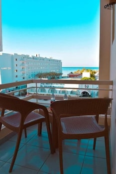 Majestic Apartments,,4 star