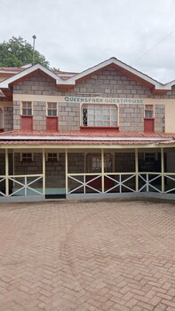 queenspark guest house