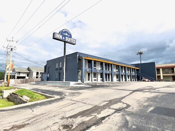 Airport Inn,,2 star