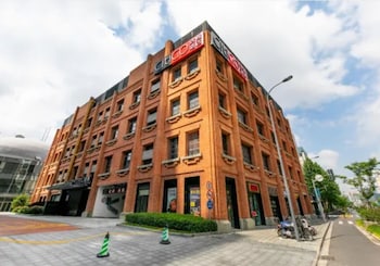 Jinglai Hotel Light Luxury (Shanghai Bund Joy City Branch),,3 star