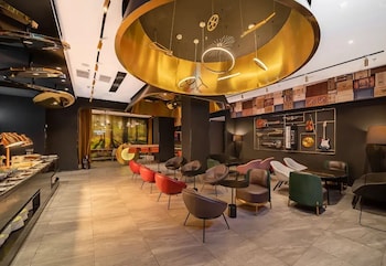 Jinglai Hotel Light Luxury (Shanghai Bund Joy City Branch),,3 star
