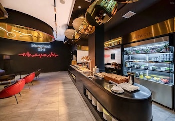 Jinglai Hotel Light Luxury (Shanghai Bund Joy City Branch),,3 star