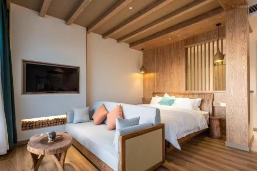fuxian lake lanshan su ant nest homestay