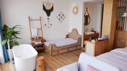 fuxian lake lanshan su ant nest homestay