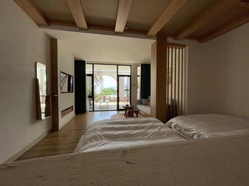 fuxian lake lanshan su ant nest homestay