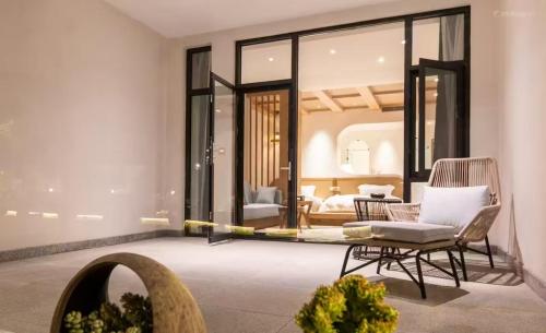 fuxian lake lanshan su ant nest homestay