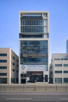haeundae marine capsule hotel and spa