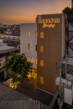 adelphi itsaraphap
