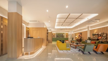 adelphi itsaraphap