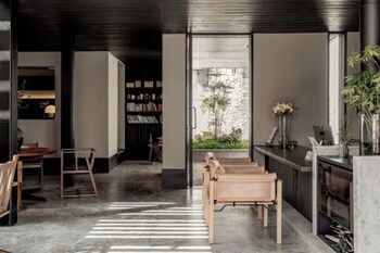 dali ancient city xishan designer hotel
