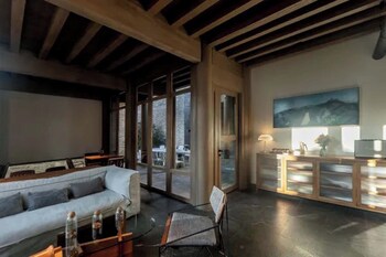 dali ancient city xishan designer hotel